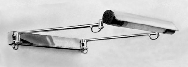 ME 114 Wandleuchte f&uuml;r Sofitten
vernickelt,
Ausladung nach vorn: 36 cm,
Ausladung nach den Seiten: 24 cm, 
Produktion: 
- Schwintzer & Gr&auml;ff, 9229. Leicht abweichende Form.
Marianne Brandt 1927