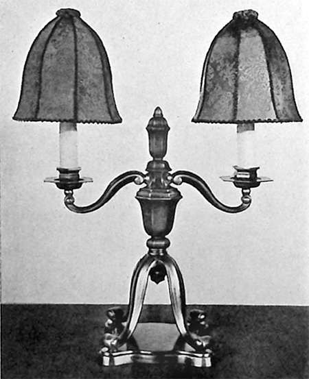 DMW Tischleuchte entworfen von Ludwig Paffendorf 1914. 