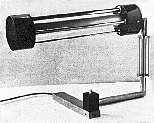 Klavierleuchte, 1928. Entwurf von Wolfgang T&uuml;mpel.
Herstellung wohl Goldschmidt & Schwabe.